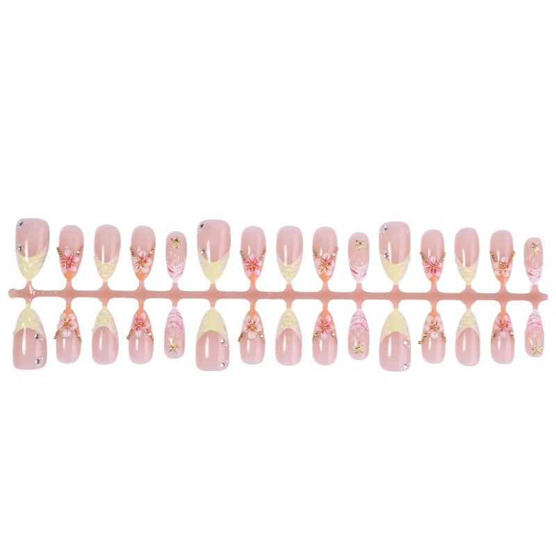 Kunstnagelset mit glamourösen Blüten- und Glitzerverzierungen Karnz