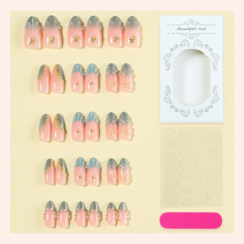 Kunstnagelset mit glamourösen Akzenten und zartem Ombre-Effekt Karnz