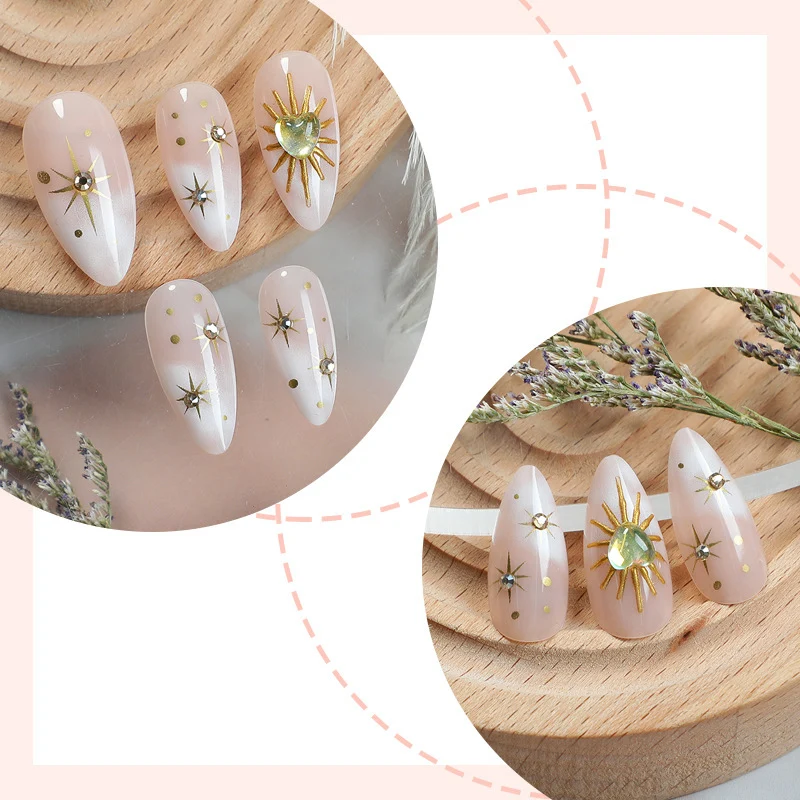 Kunstnagelset mit funkelnden Sternen- und Glitzermotiven Karnz