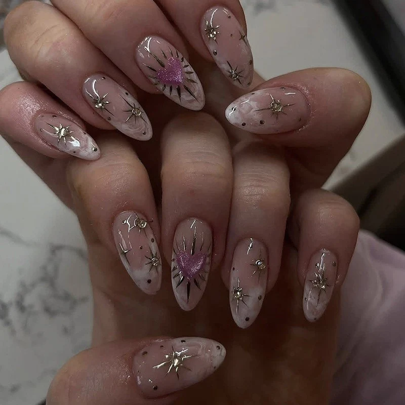 Kunstnagelset mit funkelnden Sternen- und Glitzermotiven Karnz