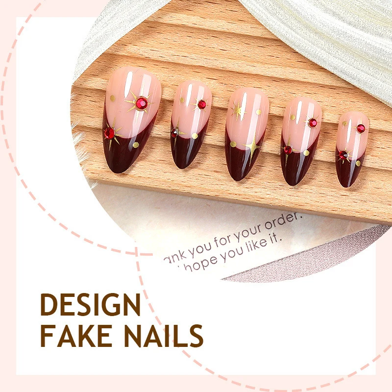 Kunstnagelset mit funkelnden Sternen- und elegantem Marmor-Effekt Karnz