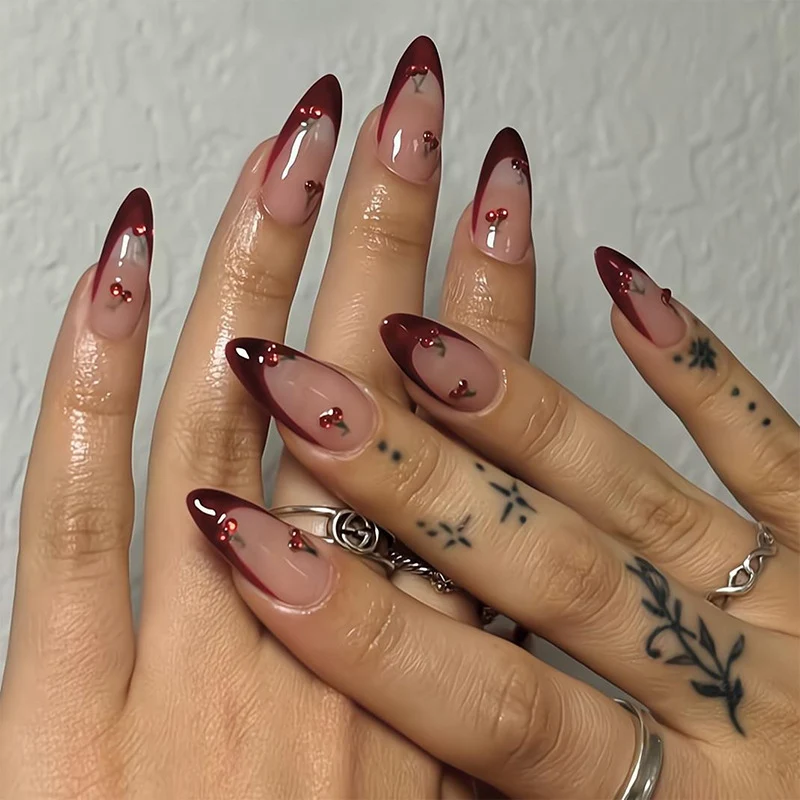 Kunstnagelset mit fruchtigem Kirschdesign Karnz