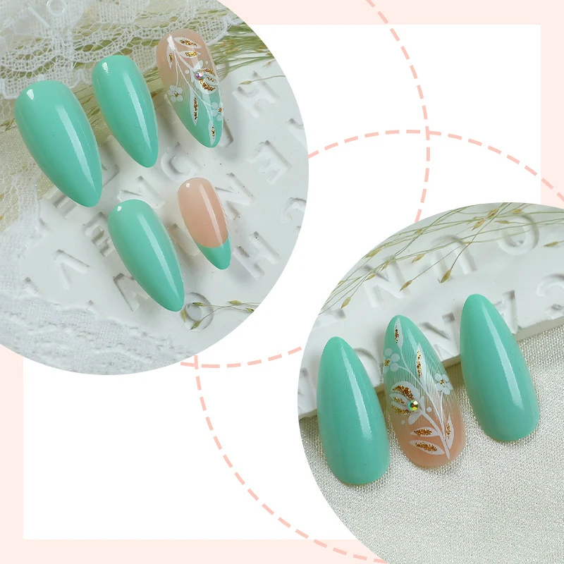 Kunstnagelset mit floralen Verzierungen und eleganter Form Karnz