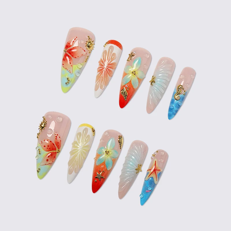 Kunstnagelset mit floralen und maritimen Akzenten Karnz
