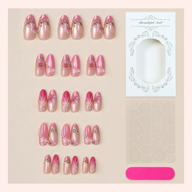 Kunstnagelset mit floralen und glitzernden Designs Karnz