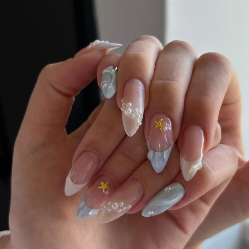 Kunstnagelset mit floralen und glitzernden Akzenten Karnz 1789119191