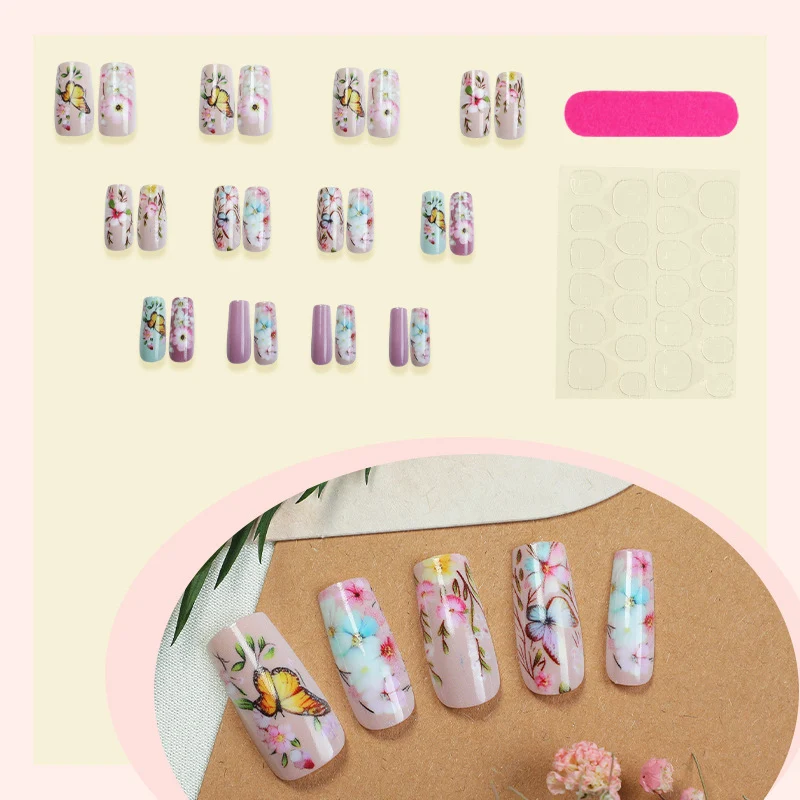 Kunstnagelset mit floralen Motiven und Schmetterlingsdesign Karnz