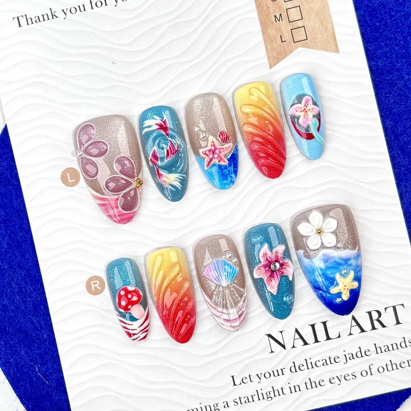 Kunstnagelset mit floralen Designs und glitzernden Akzenten Karnz