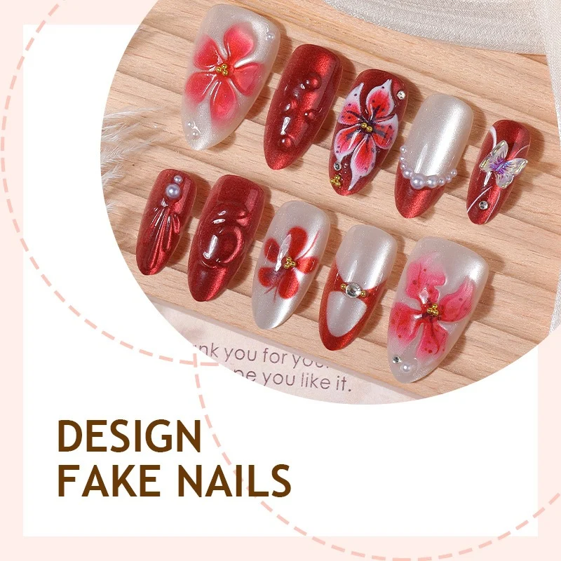 Kunstnagelset mit floralen Designs und glamourösen Akzenten Karnz