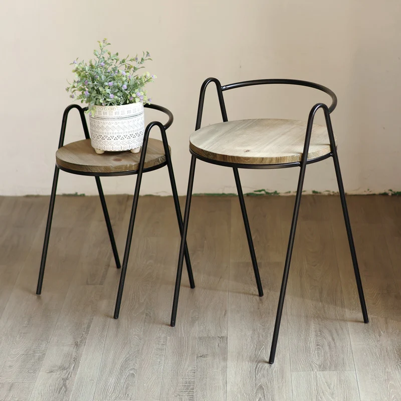 Moderner Hocker mit Holzsitz Karnz