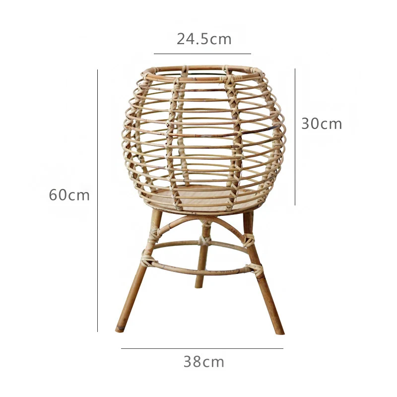 Handgefertigter Rattan-Hocker Karnz