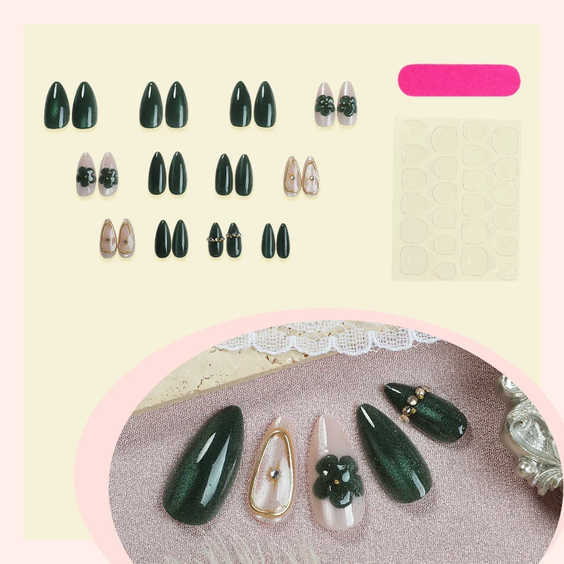 Kunstnagelset mit floralen Akzenten und Glitzerdetails Karnz