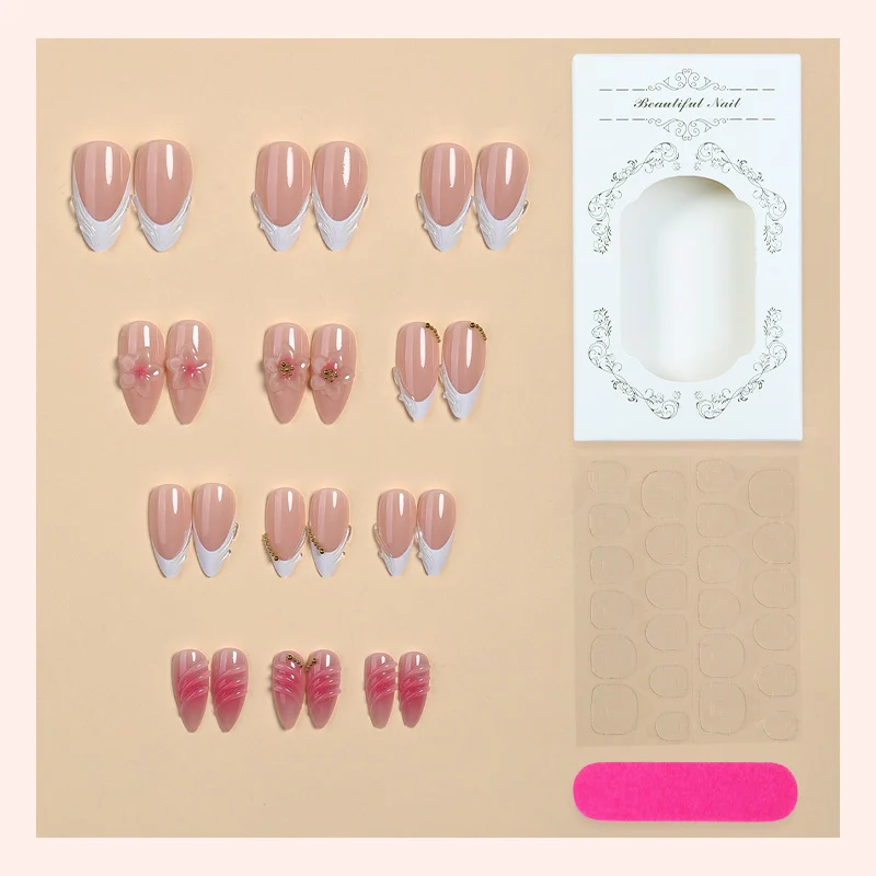 Kunstnagelset mit floralem Design und eleganten Verzierungen Karnz