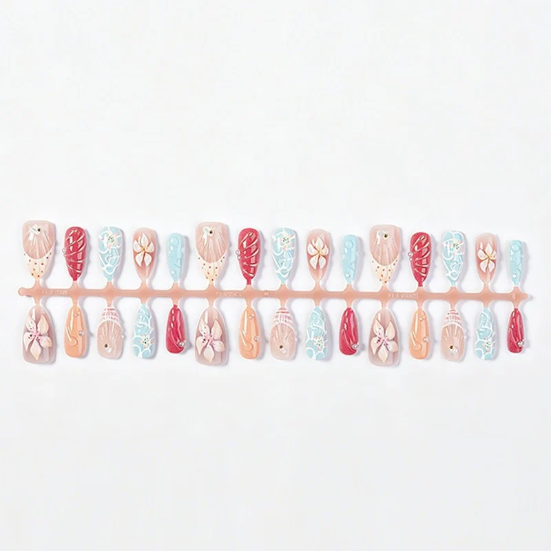 Kunstnagelset mit floralem 3D-Design und Glitzerakzenten Karnz