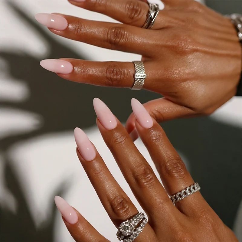 Kunstnagelset mit flexibel anpassbaren Formen Karnz