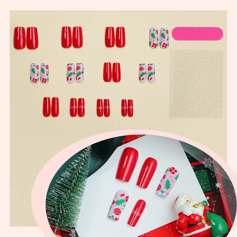 Kunstnagelset mit festlichen Weihnachtsmotiven und glamourösem Glitzer Karnz
