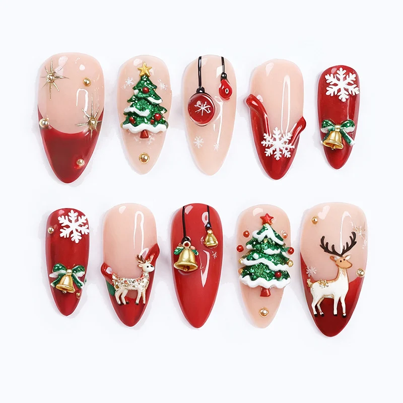 Kunstnagelset mit festlichen Weihnachtsmotiven und funkelnden Akzenten Karnz