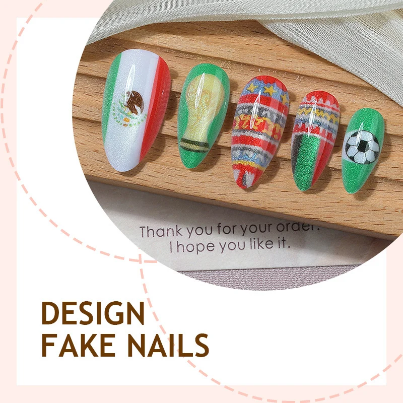Kunstnagelset mit festlichen Designs und einzigartigen Motiven Karnz