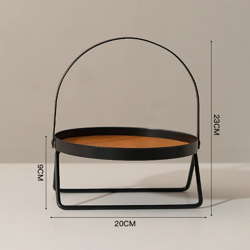 Eleganter Metalltisch Karnz