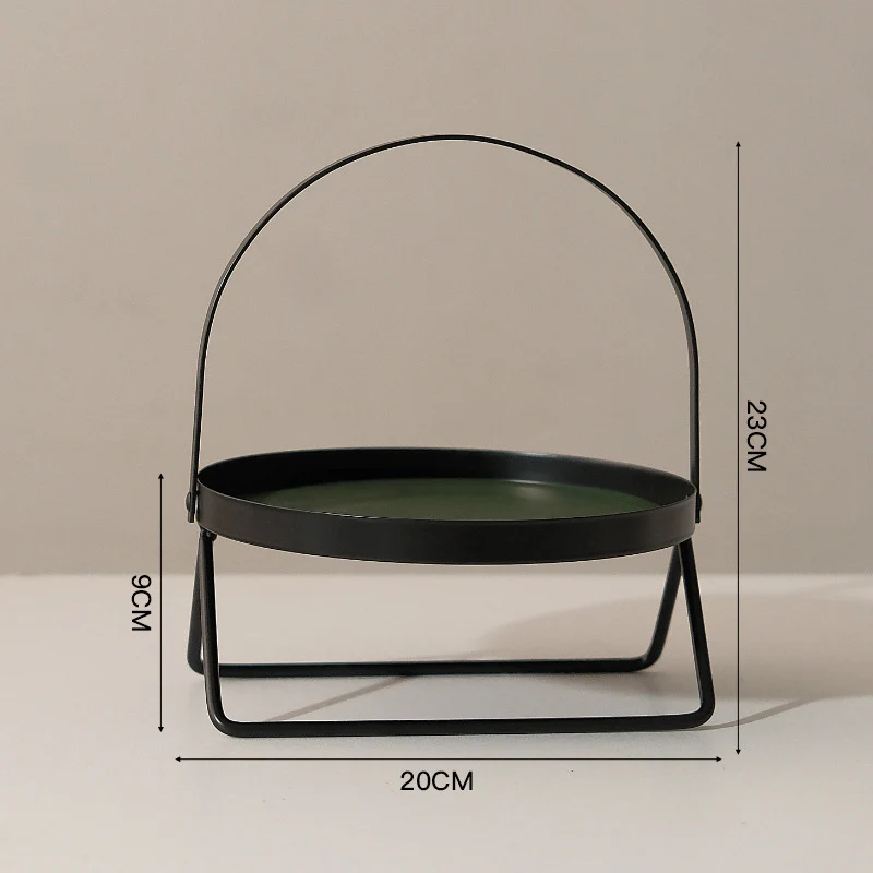 Eleganter Metalltisch Karnz