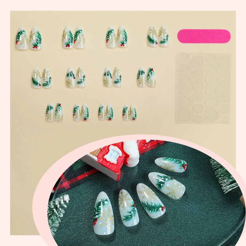 Kunstnagelset mit festlichem Winterdesign Karnz