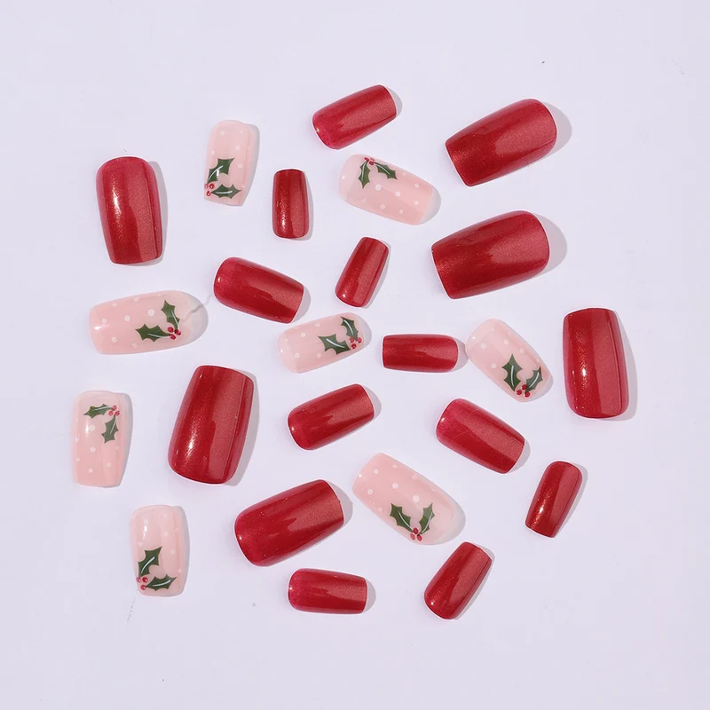 Kunstnagelset mit festlichem Weihnachtsdesign und verspielt festlicher Dekoration Karnz