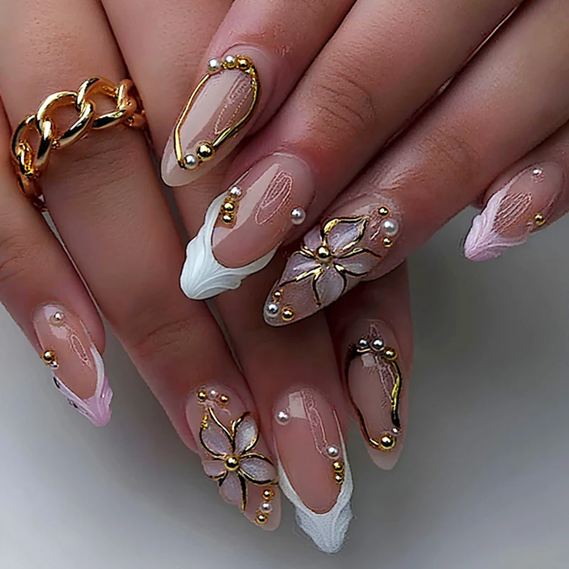 Kunstnagelset mit exquisiten 3D-Verzierungen Karnz