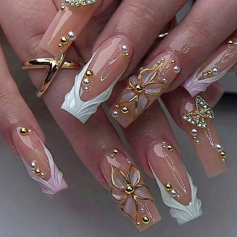 Kunstnagelset mit exquisiten 3D-Verzierungen Karnz