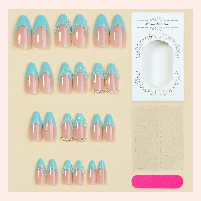 Kunstnagelset mit eleganter Farbgestaltung und Glitzerakzenten Karnz