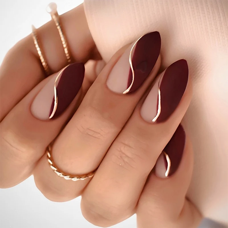 Kunstnagelset mit eleganten Wellenmustern Karnz