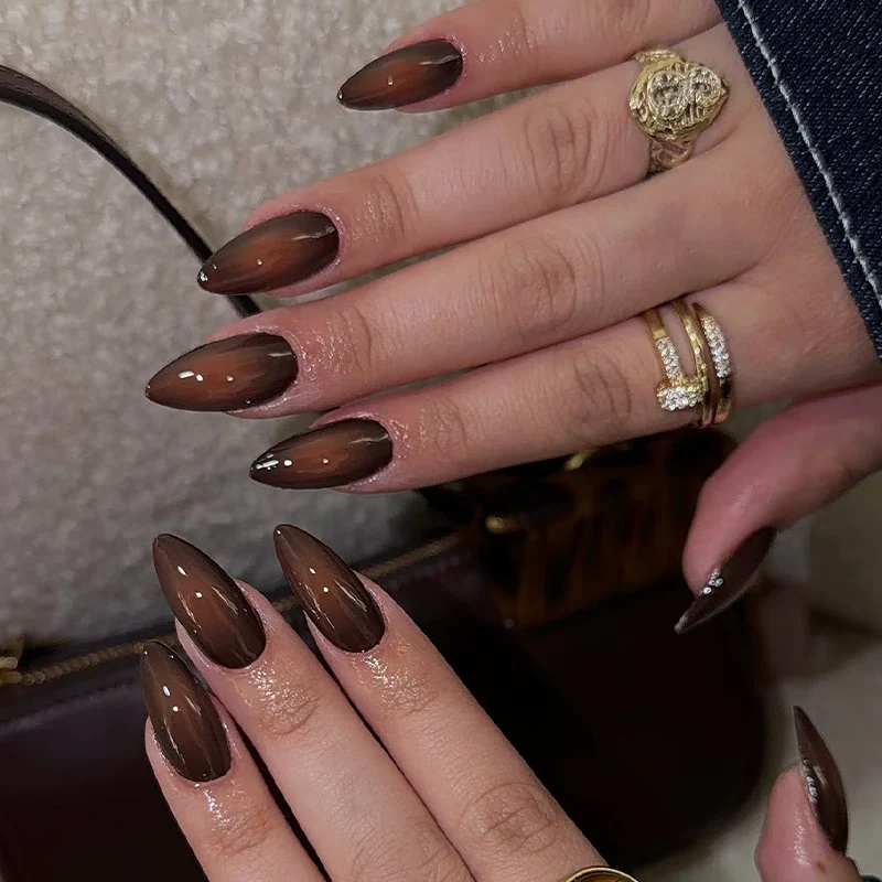 Kunstnagelset mit eleganten Tropfenformen Karnz