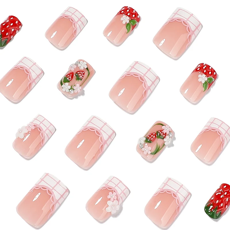 Kreative Nagelkunst im Erdbeerdesign Karnz