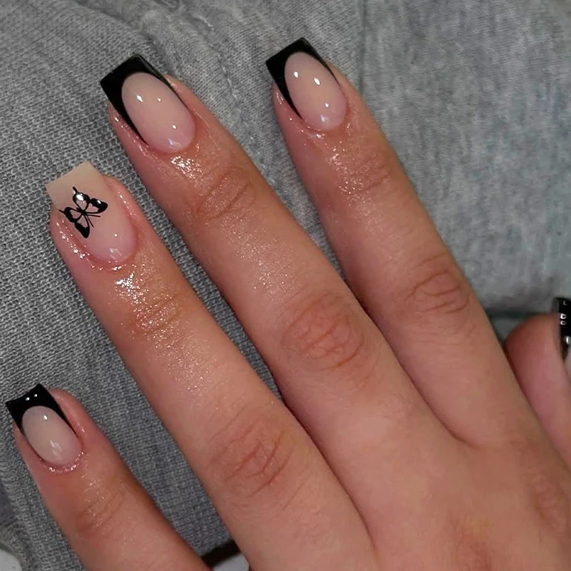Kunstnagelset mit eleganten Schmetterlingsmotiven Karnz