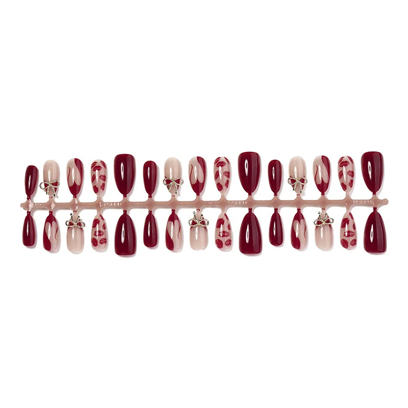 Kunstnagelset mit eleganten Schleifen- und Lippenmotiven Karnz
