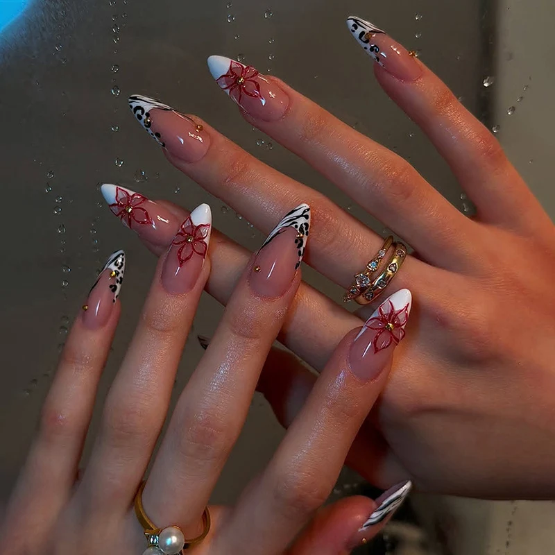 Kunstnagelset mit eleganten Schleifen- und Blütenverzierungen Karnz