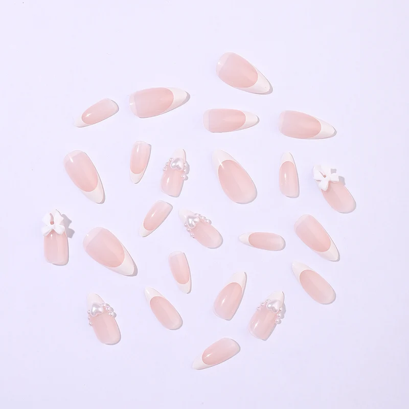 Kunstnagelset mit eleganten Perl- und Schleifenverzierungen Karnz