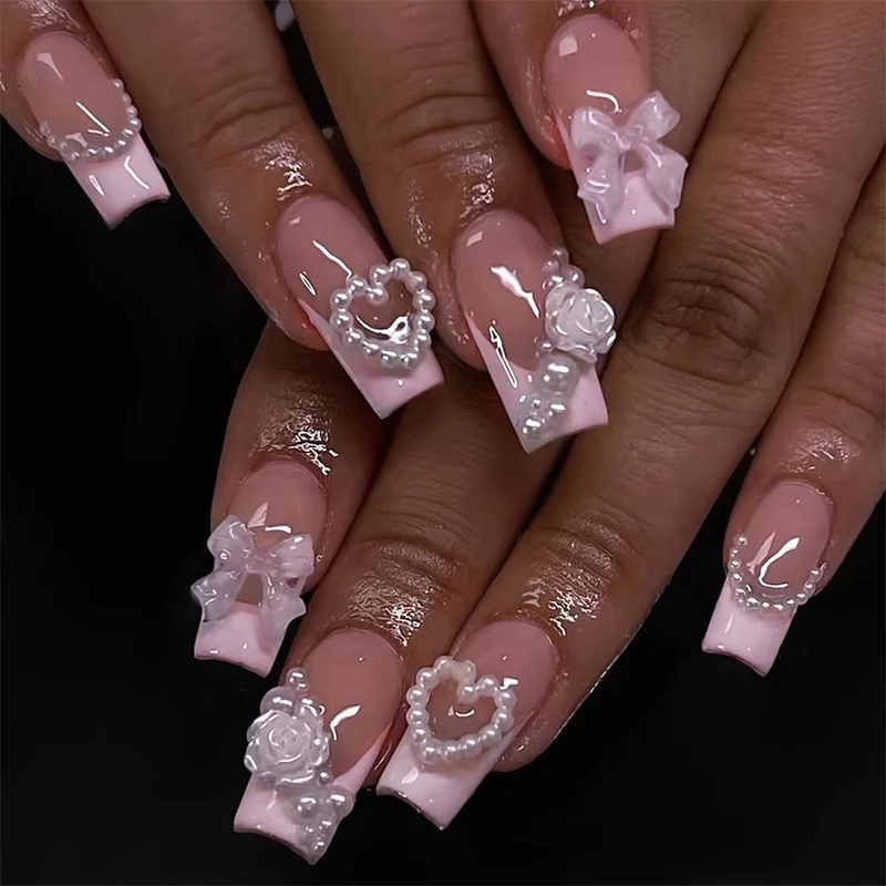 Kunstnagelset mit eleganten Kristallapplikationen Karnz