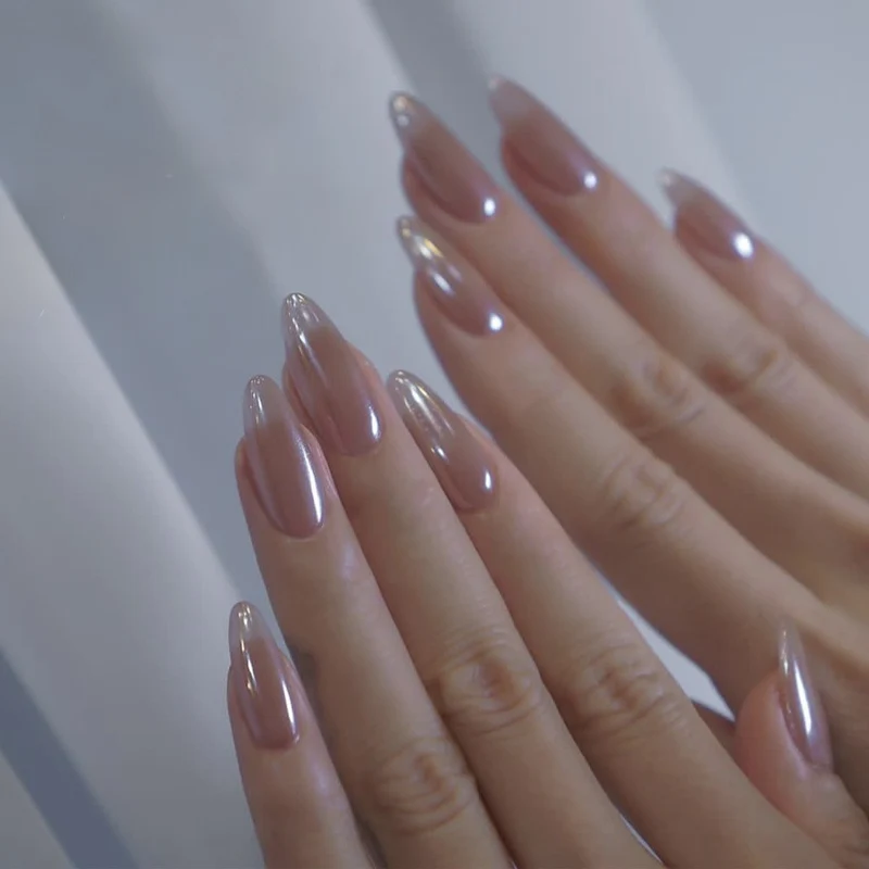 Kunstnagelset mit eleganten Kristallapplikationen Karnz