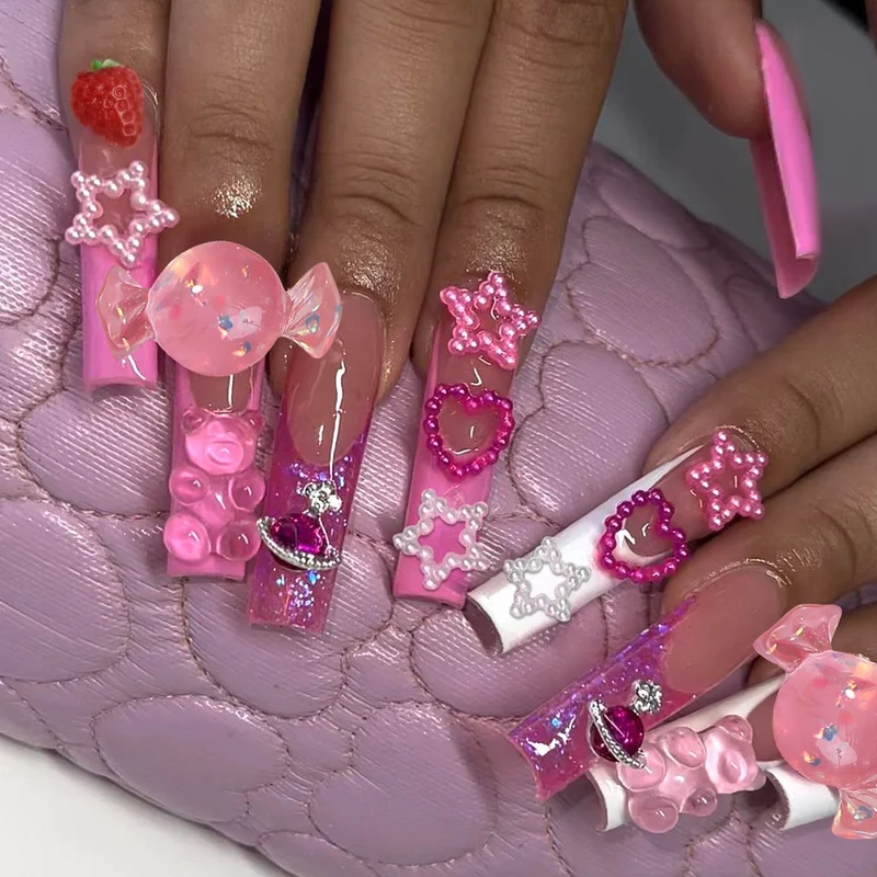 Kunstnagelset mit eleganten Kristallapplikationen Karnz