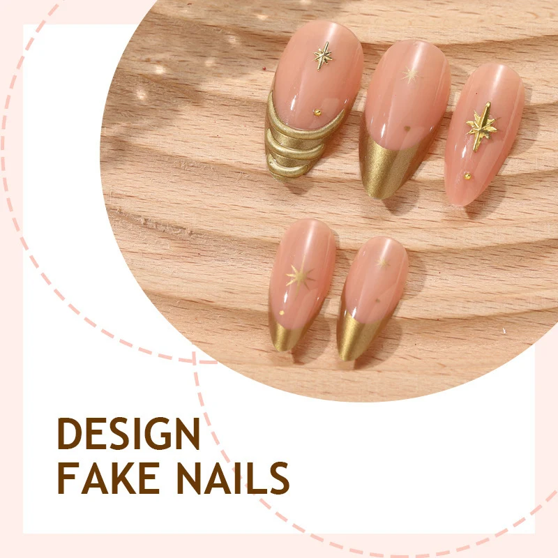 Kunstnagelset mit eleganten goldenen Akzenten und funkelnden Sternen Karnz