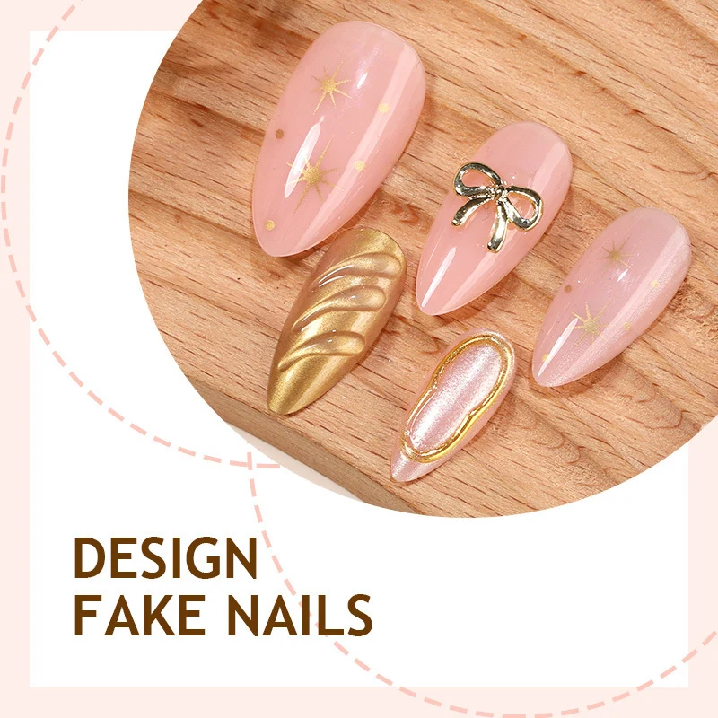 Kunstnagelset mit eleganten goldenen Akzenten Karnz