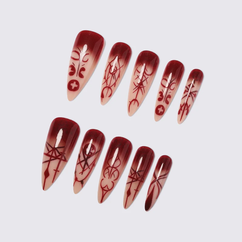 Kunstnagelset mit eleganten, geometrischen Designs Karnz