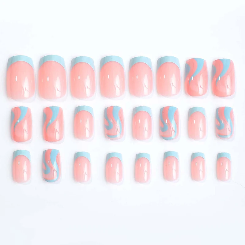 Kunstnagelset mit eleganten French Tips Karnz