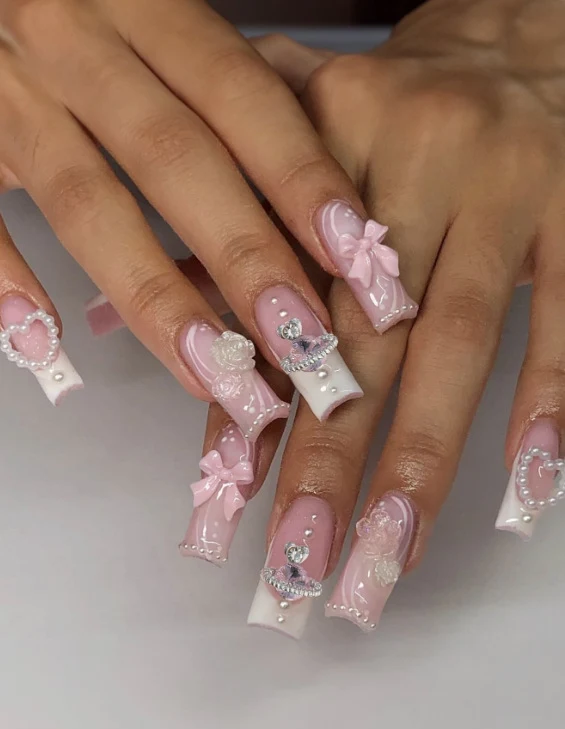 Kunstnagelset mit eleganten French Tips Karnz