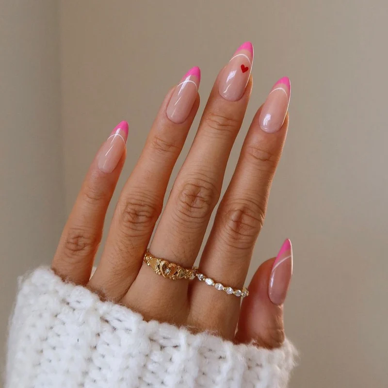 Kunstnagelset mit eleganten French Tips Karnz