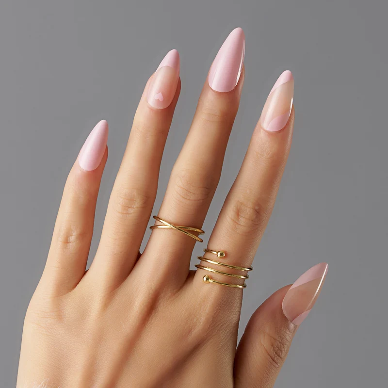 Kunstnagelset mit eleganten French Tips Karnz