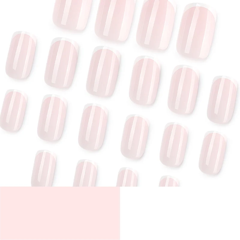 Klassische Nagelverlängerungen mit eleganten French-Spitzen Karnz