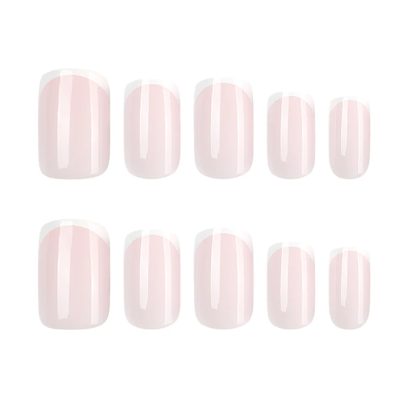 Klassische Nagelverlängerungen mit eleganten French-Spitzen Karnz