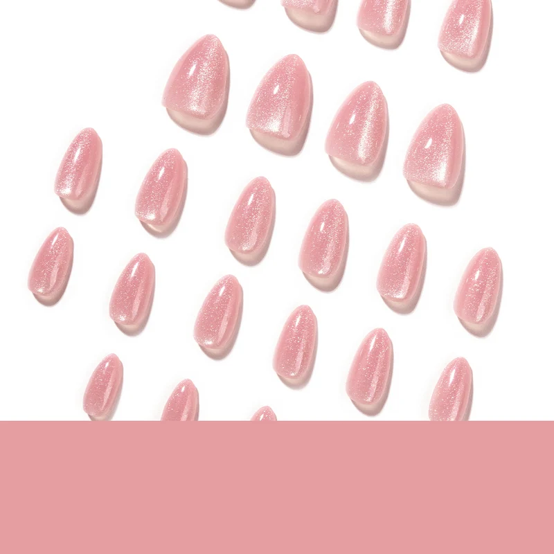 Glitzernde Nail Art mit elegantem Hochglanz-Finish Karnz