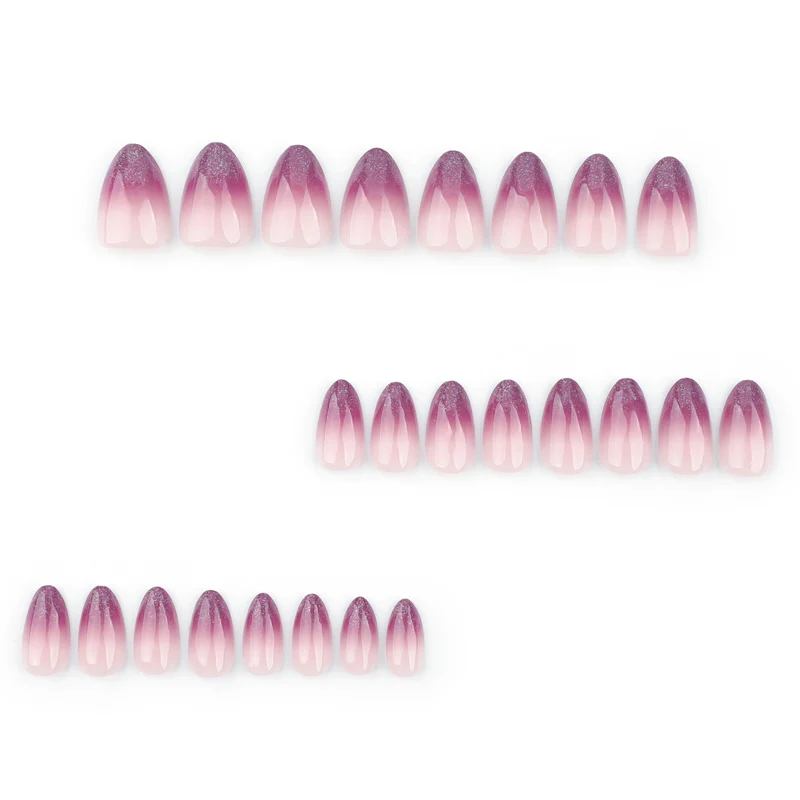 Glänzende Nagelverlängerungen mit sanftem Ombre-Effekt Karnz